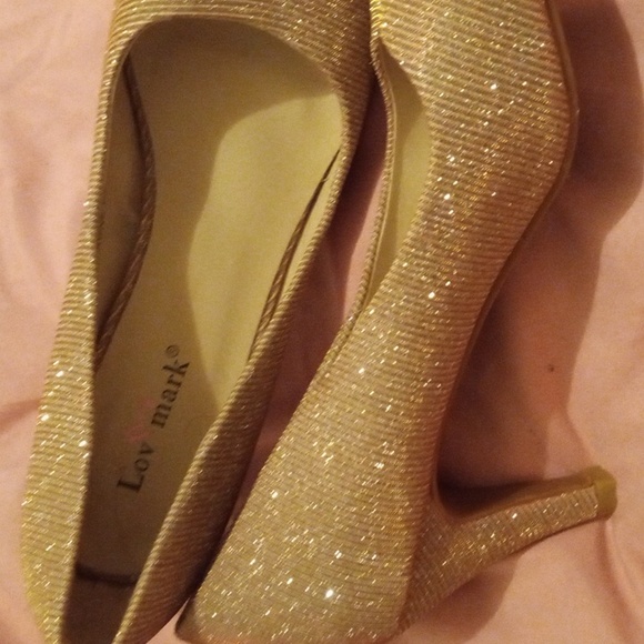 Lov mark high heel shoe. Gold glitter - Picture 5 of 5